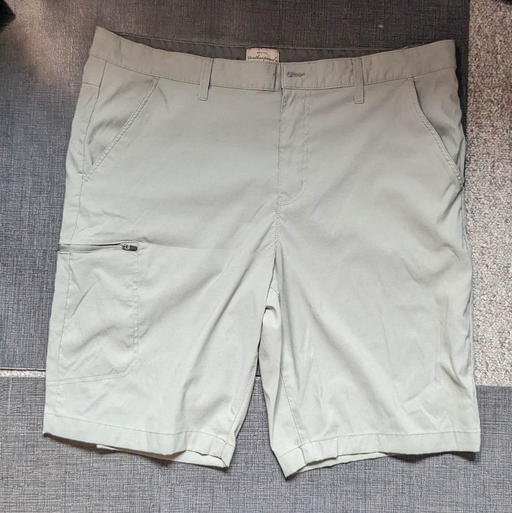 Weatherproof regular fit size 40 silver shorts